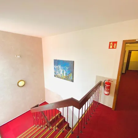 Hotel Grimm *